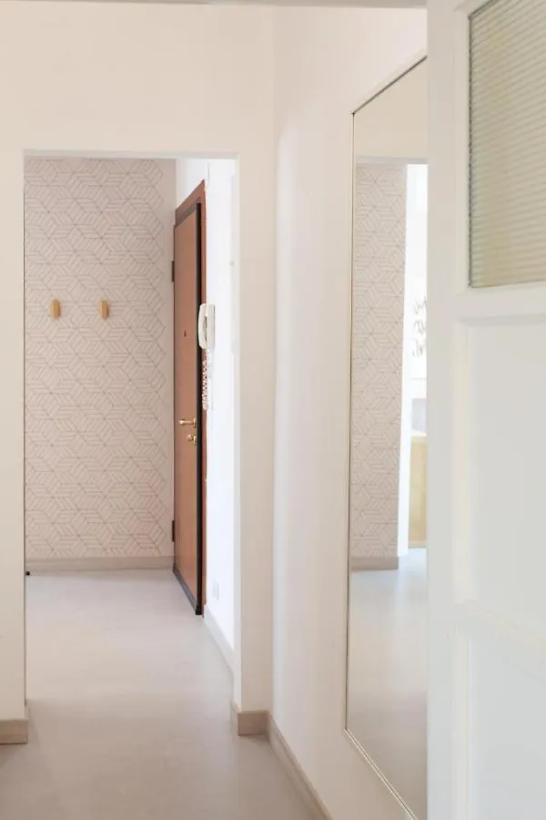 דירות Sunset House - Smart House - Milano Mico  מילאנו